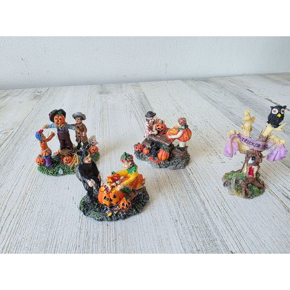 Mini Halloween village people accessory pumpkin carving scarecrow trick or treat
